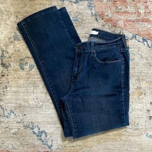 Women’s Levi’s straight leg jeans